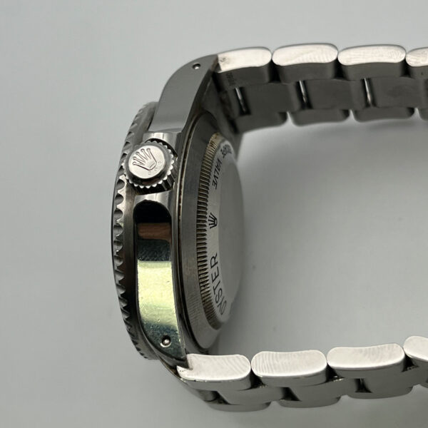 Rolex Sea-Dweller 40MM Black Dial Oyster Bracelet (16600)