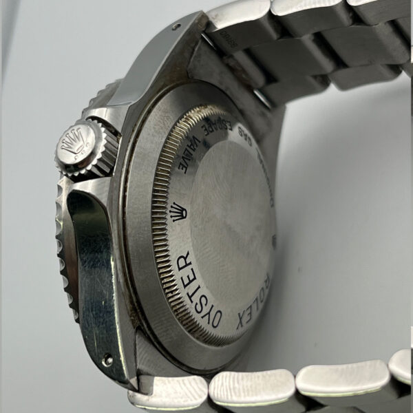 Rolex Sea-Dweller 40MM Black Dial Oyster Bracelet (16600)
