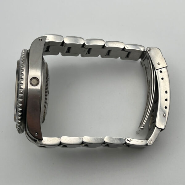 Rolex Sea-Dweller 40MM Black Dial Oyster Bracelet (16600)