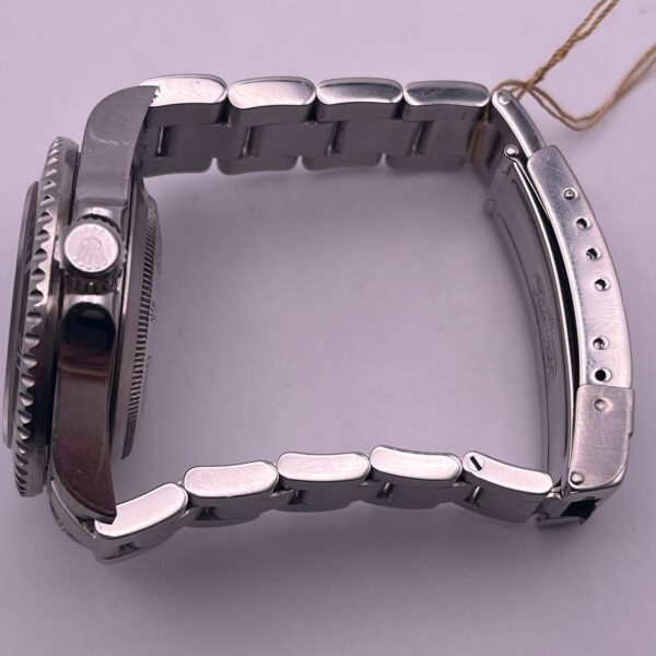 Rolex Sea-Dweller 40MM Black Dial Oyster Bracelet (16600)