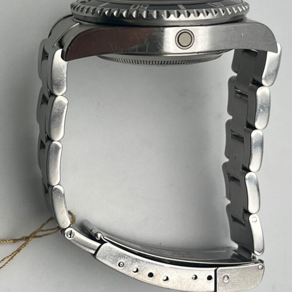 Rolex Sea-Dweller 40MM Black Dial Oyster Bracelet (16600)