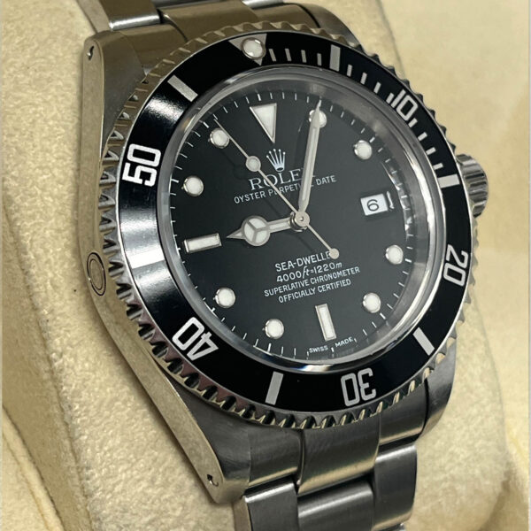 Rolex Sea-Dweller 40MM Black Dial Oyster Bracelet (16600)