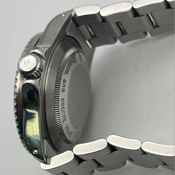 Rolex Sea-Dweller 40MM Black Dial Oyster Bracelet (16600)