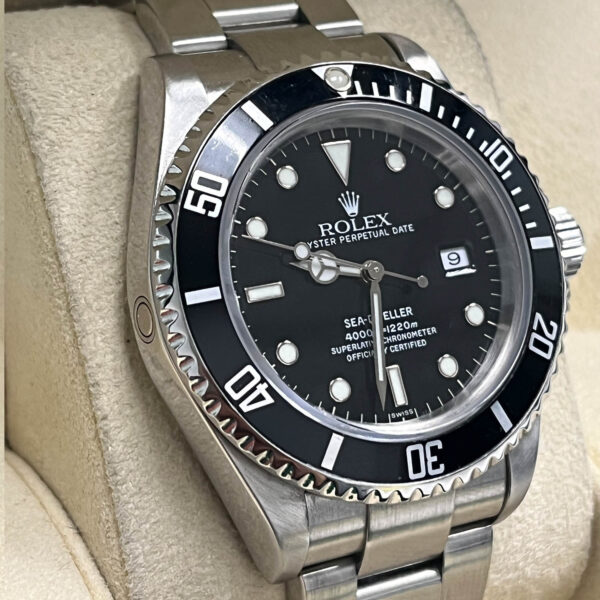 Rolex Sea-Dweller 4000 40MM Black Dial Oyster Bracelet (16600)