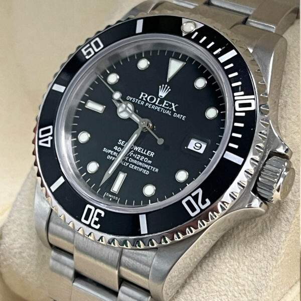 Rolex Sea-Dweller 4000 40MM Black Dial Oyster Bracelet (16600)
