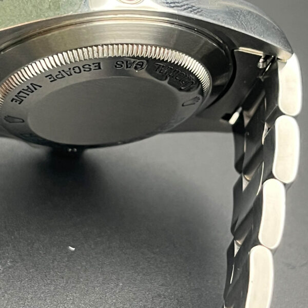 Rolex Sea-Dweller 4000 40MM Black Dial Oyster Bracelet (16600)