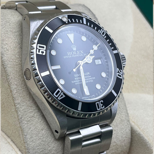 Rolex Sea-Dweller 4000 40MM Black Dial Oyster Bracelet (16600)