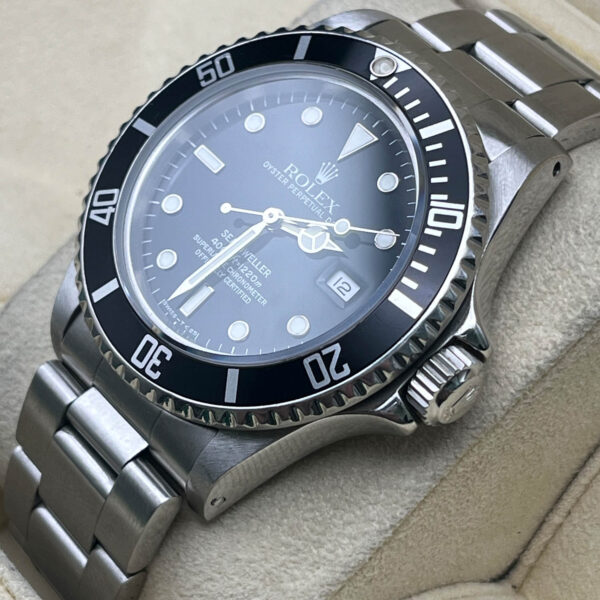 Rolex Sea-Dweller 4000 40MM Black Dial Oyster Bracelet (16600)