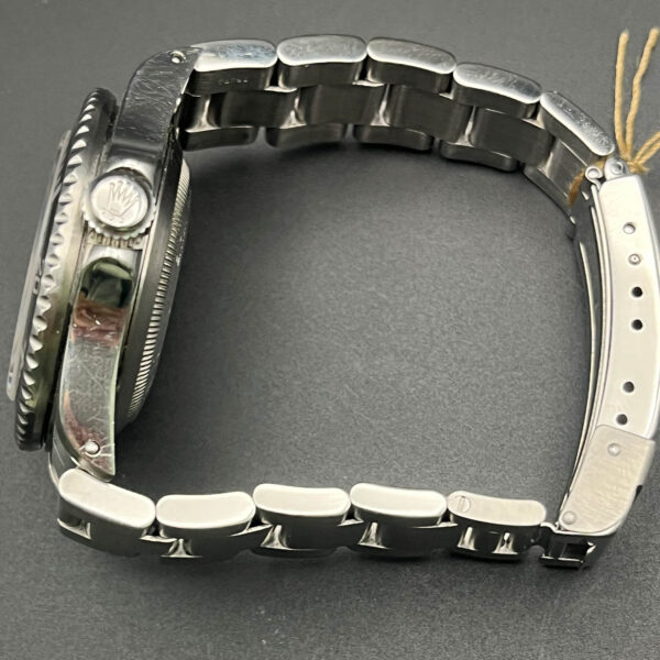 Rolex Sea-Dweller 4000 40MM Black Dial Oyster Bracelet (16600)