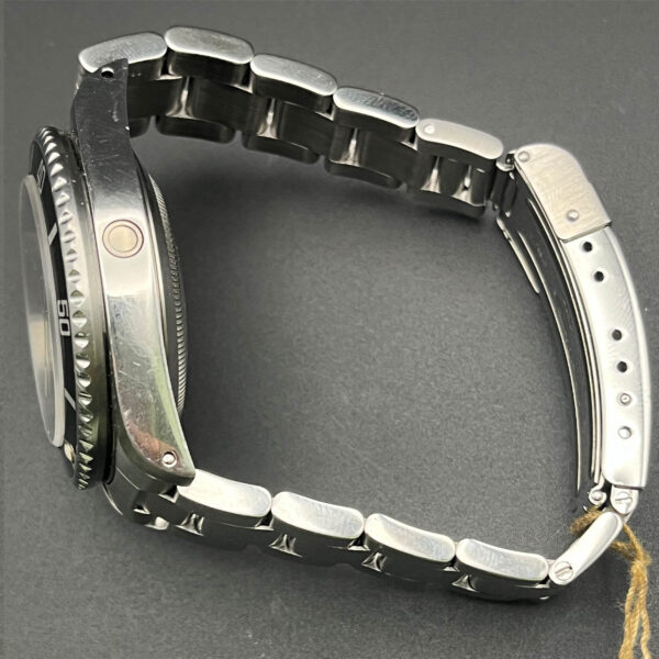Rolex Sea-Dweller 4000 40MM Black Dial Oyster Bracelet (16600)